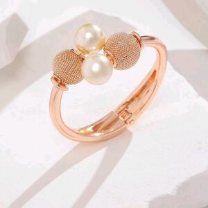 Faux pearl decor cuff
